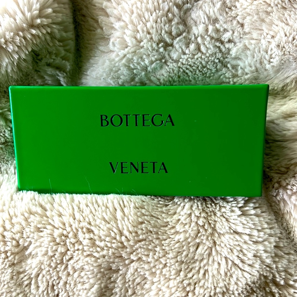 Authentic Bottega Veneta Sunglasses. Model BV1005S